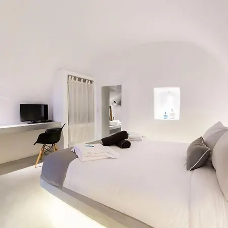 Charming Santorini Yagos 1 Bedroom Min, Children Age 12 Years Private Furnished Balcony With Hot Tub Overlooking The Sea , *