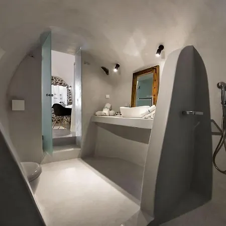 Charming Santorini Yagos 1 Bedroom Min, Children Age 12 Years Private Furnished Balcony With Hot Tub Overlooking The Sea , Villa
