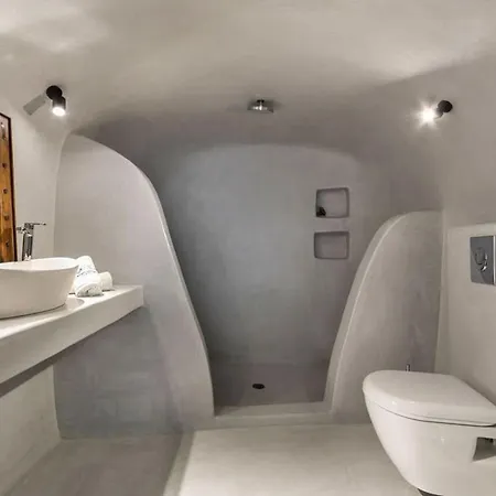 Charming Santorini Yagos 1 Bedroom Min, Children Age 12 Years Private Furnished Balcony With Hot Tub Overlooking The Sea , Villa
